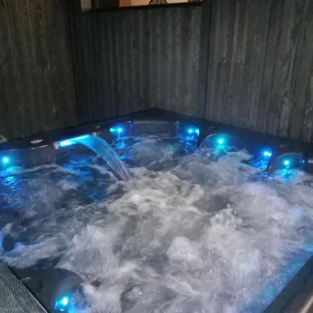 Chaleureux Avec Sauna&jacuzzi * Saint-Coulitz