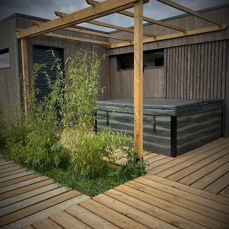 Chaleureux Avec Sauna&jacuzzi Hébergement de vacances Saint-Coulitz